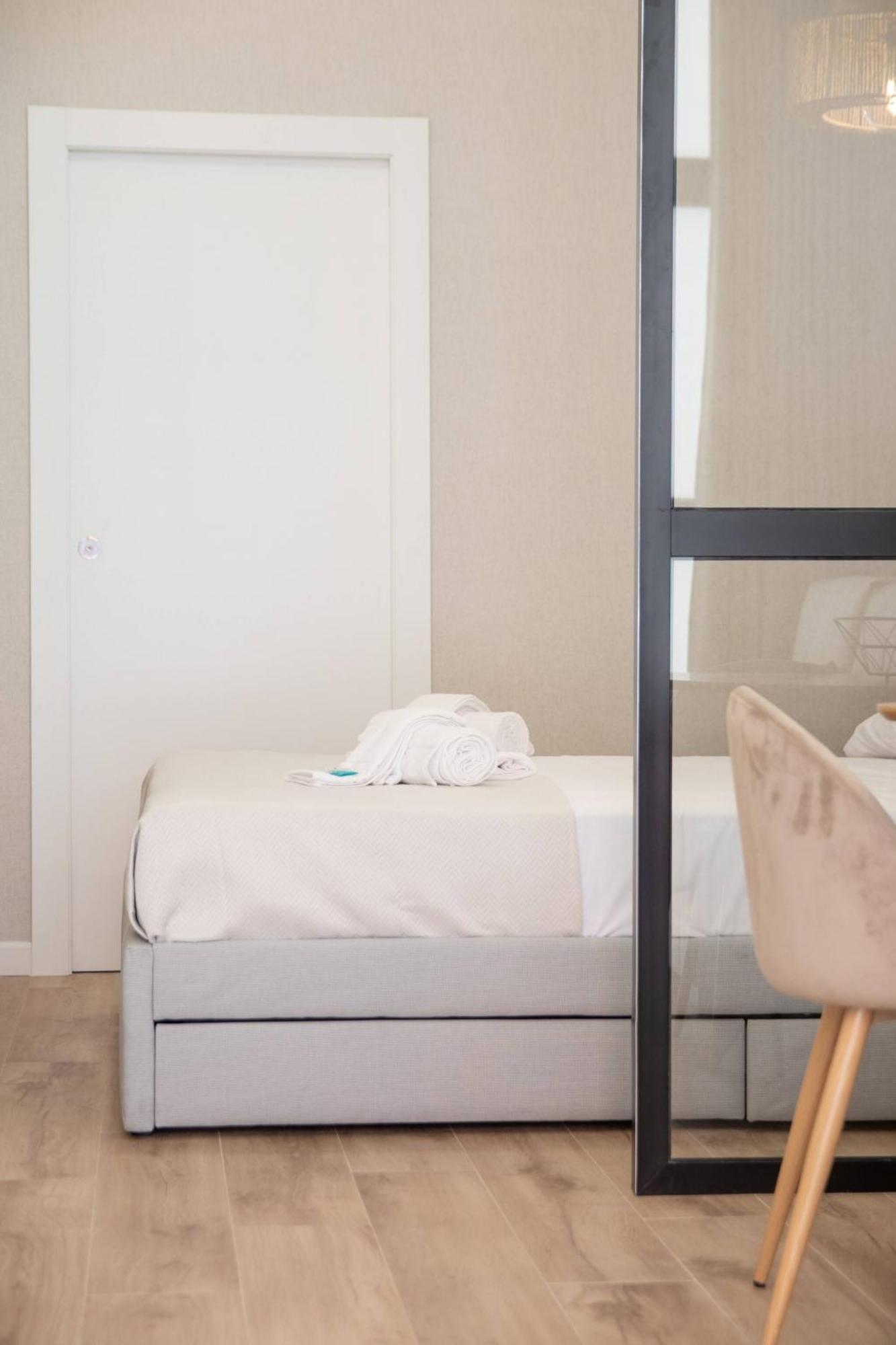 Appartamento Maritim 1 By Concept Flats Valenza Esterno foto
