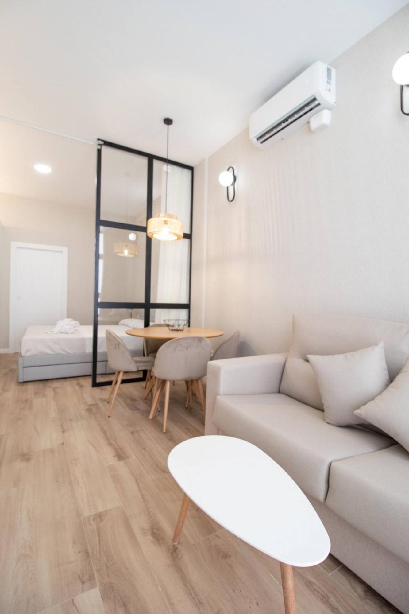 Appartamento Maritim 1 By Concept Flats Valenza Esterno foto